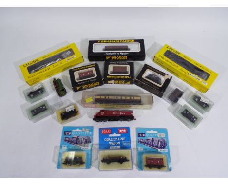 Graham Farish, Peco, Mike Howarth - Two unboxed N gauge locomotives with a collection of 14 boxed N gauge items of rolling st