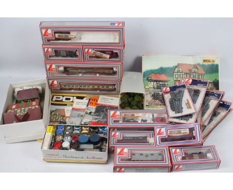 Lima - Pola - Preiser - A collection of HO/OO gauge rolling stock, track and accessories including 7 x boxed wagons, a coach,