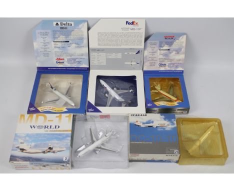 Gemini Jets - Dragon  - A collection of 5 boxed, diecast 1:400 scale model aircraft in various carrier liveries. Featuring Ib