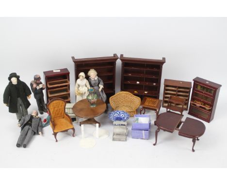 Miniature dolls house furniture and dolls - In excess of 20 miniature dolls house furniture to include: Pottery, Dolls, Vinta