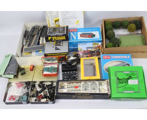 Graham Farish - Peco - Faller - A collection of N gauge items including a boxed Power Controller, a box of trees, a boxed Eng