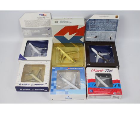 Gemini Jets - Aviation 400 - A collection of five boxed diecast 1:400 scale model aircraft in various carrier liveries. Lot i