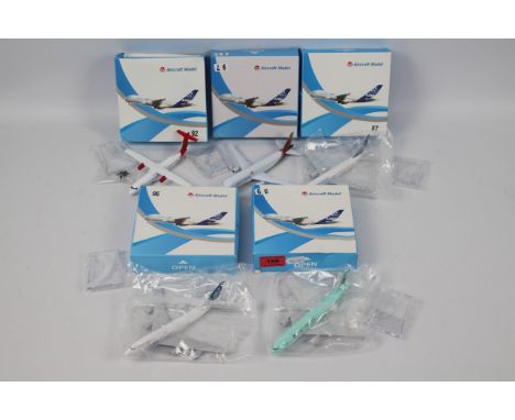 W Aircraft Models - A collection of 5 boxed diecast 1:400 scale model aircraft in various carrier liveries. Lot includes Avia