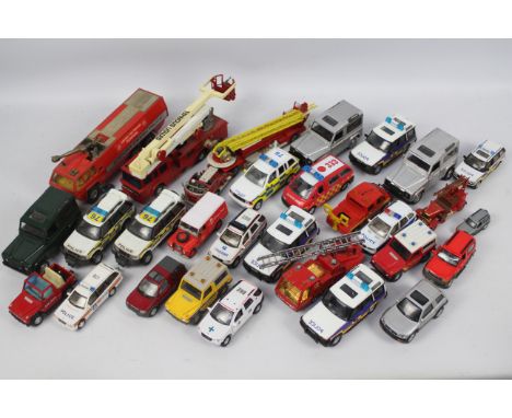 Corgi, Hongwell, JoyCity, Others - An unboxed group of diecast and plastic, mainly Emergency themed vehicles in several scale