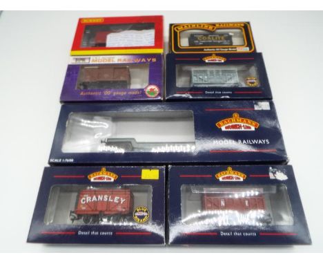 Bachmann, Hornby Rolling Stock - 7 x OO gauge model wagons, 45 ton bogie well wagon, covered wagons, plank wagons, 4 x Bachma