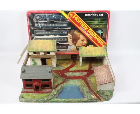Hornby Railways - Inter-city set. Contains a Hornby Co-Co Diesel Engine 00 gauge Op.No. 37-130. 4 Carriages M-5232, Large ova
