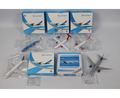 Gemini Jets - W Aircraft Model  - A collection of 5 boxed, diecast 1:400 scale model aircraft in various carrier liveries. Fe