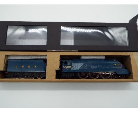 Hornby - an OO gauge model steam locomotive and tender 4-6-2 op no 4468 'Mallard', LNER blue livery, # R 2339, appears m or n