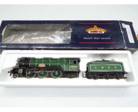 Bachmann Branch-Line - an OO gauge V2 model locomotive and stepped tender 2-6-2 op no 4806 'The Green Howard', LNER green liv
