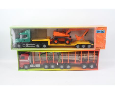 Emek - 2 x unopened Scania Truck models in 1:25 scale, a Timber Truck # 8880549 and a T-Cabin Transporter &amp; Excavator loa