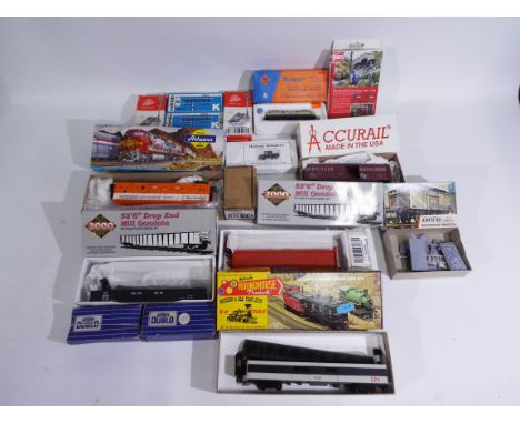 Hornby, Roco, Fleischmann, Airfix, Athearn, Proto 2000 Series, Other - 16 x boxed OO gauge, HO gauge, railway carriages, trac