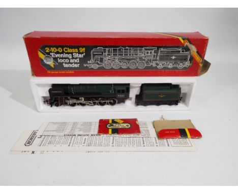 Hornby - A boxed Hornby R065 OO gauge Class 9F 2-10-0 steam locomotive and tender, Op.No. 92220 'Evening Star' in green BR li