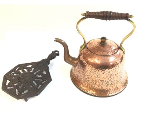 An arts and crafts hammered copper kettle with turned wood handle by Henry Loveridge circa 1910. 25cm wide by 22cm tall. Alon