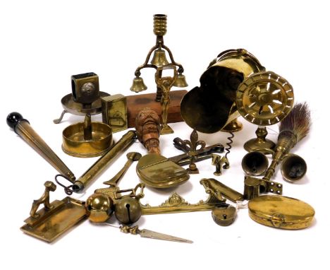 A group of Victorian and later brassware and collectables, including a snuff box, ring measure, sugar scuttle, fruit scales, 