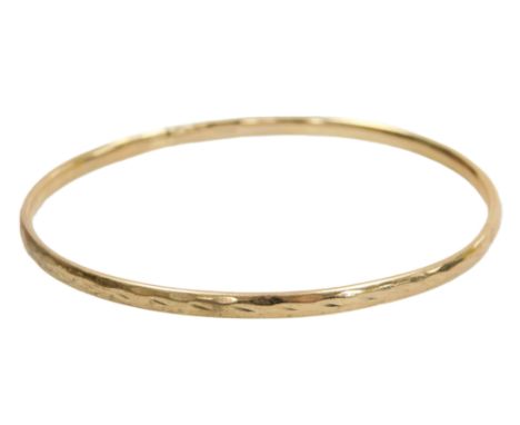 A 9ct gold bangle, 4.3g.