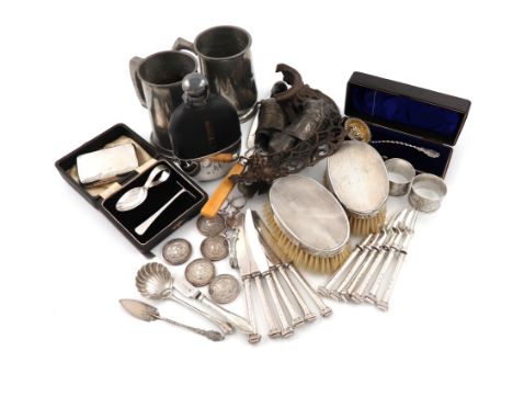 λA mixed lot, comprising silver items: a pair of 18th century sugar nips, a cased sifting spoon, a butter knife, a ladle, two