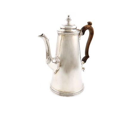 A Victorian silver coffee pot, by Henry Stratford, Sheffield 1900, tapering circular form, leaf capped spout, wooden scroll h