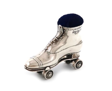 An Edwardian novelty silver roller skate pin cushion, by Serle and Co., Birmingham 1909, length 7cm.