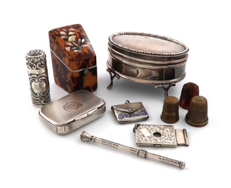 λA mixed lot, comprising silver items: a Victorian vesta box, by Rawlings and Summers, London 1863, rounded rectangular form,