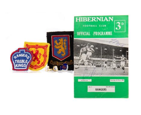 RANGERS F.C. INTEREST, SIGNED HIBERNIAN VS. RANGERS PROGRAMME 6TH MARCH 1965 bearing ten signatures including Jim Baxter and 