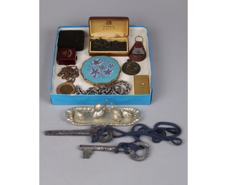 Collectibles to include Churchill lighter 