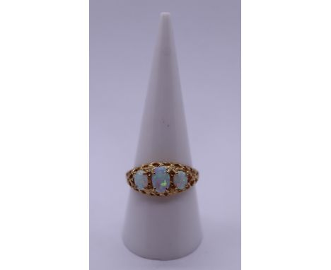 9ct gold opal set ring - Size R