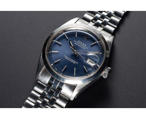A GENTLEMAN'S STAINLESS STEEL ROLEX OYSTER PERPETUAL DATEJUST BRACELET WATCHCIRCA 1972, REF. 1600 WITH BLUE DIALMovement: 26J