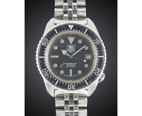 A GENTLEMAN'S STAINLESS STEEL TAG HEUER SPIROTECHNIQUE PROFESSIONAL 200 METERS AUTOMATIC DIVERS BRACELET WATCHCIRCA 1980s, RE