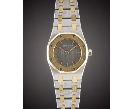 A LADIES STEEL & GOLD AUDEMARS PIGUET ROYAL OAK BRACELET WATCHCIRCA 1990s, WITH GREY "CLOUS DE PARIS" DIALMovement: Quartz, s