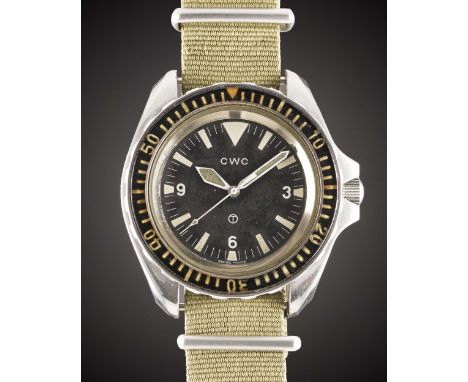 A RARE GENTLEMAN'S STAINLESS STEEL BRITISH MILITARY ROYAL NAVY CWC AUTOMATIC DIVERS WRIST WATCHCIRCA 1981, REF. 0977.165-81 W