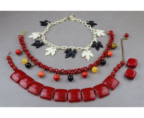 Collection of American Bakelite jewellery to include Art Deco Bakelite bead pendant necklace, spherical green, yellow, red an