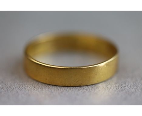 A 22ct yellow gold wedding band, band width approximately 4mm, the inner shank inscribed 'lucky', ring size R½