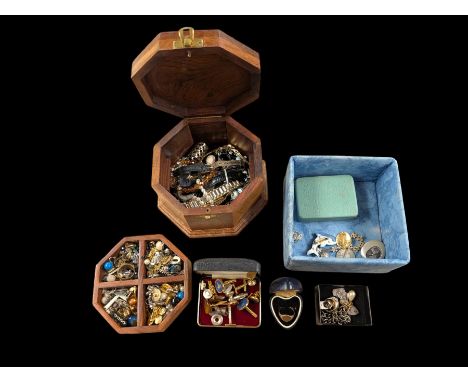 9ct signet ring, silver jewellery and a collection of costume jewelleryCondition Report:9ct gold ring approx 3.7 grams