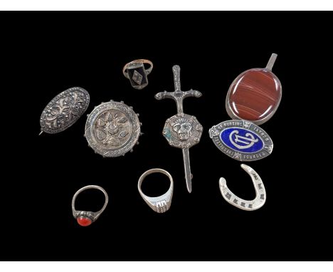 Silver jewellery, including 9ct gold and silver Art Deco ring, agate pendant, Victorian brooch, rings etcCondition Report:Wei