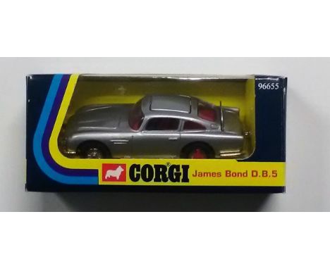 Corgi 96655 James Bond 007 Aston Martin DB5, diecast scale model, with ejector seat, bullet screen, machine guns, revolving n