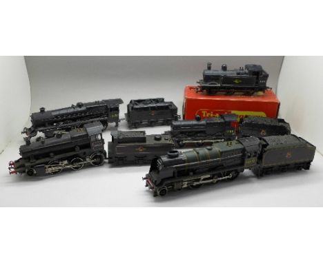 Four model steam locomotives and a boxed Hornby R525 0-6-0 3F tank engine with synchro-smoke, (5)