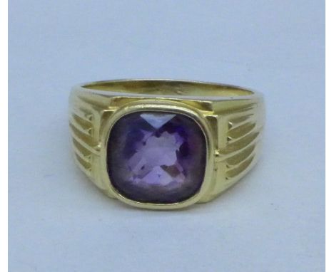 An 18ct gold and amethyst ring, 8.6g, U