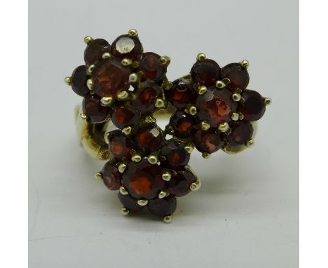A silver triple garnet cluster ring, R
