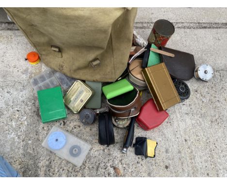A LARGE ASSORTMENT OF VARIOUS VINTAGE FISHING REELS 