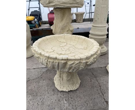AN AS NEW EX DISPLAY CONCRETE IVY LOG BIRDBATH *PLEASE NOTE VAT TO BE PAID ON THIS ITEM* 