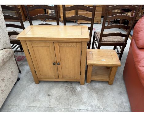 A MODERN OAK TWO DOOR CUPBOARD 30" WIDE AND OAK LAMP TABLE, 16X13" 