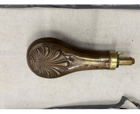 A COPPER AND BRASS POWDER FLASK, LENGTH 20CM 