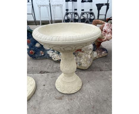 AN AS NEW EX DISPLAY CONCRETE 'ORNATE BIRDBATH' *PLEASE NOTE VAT TO BE PAID ON THIS ITEM* 