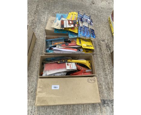 AN ASSORTMENT OF TOOLS TO INCLUDE STANLEY KNIVES AND BLADES ETC 