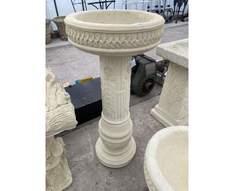 AN AS NEW EX DISPLAY CONCRETE ROSE PILLAR BIRDBATH *PLEASE NOTE VAT TO BE PAID ON THIS ITEM* 