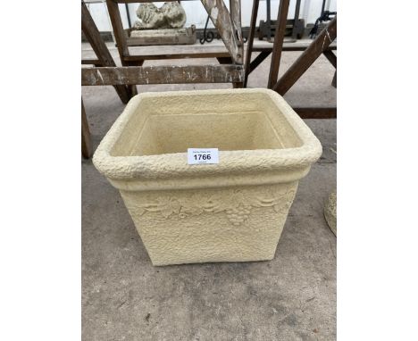 AN AS NEW EX DISPLAY CONCRETE SQUARE PLANTER *PLEASE NOTE VAT TO BE PAID ON THIS ITEM* 