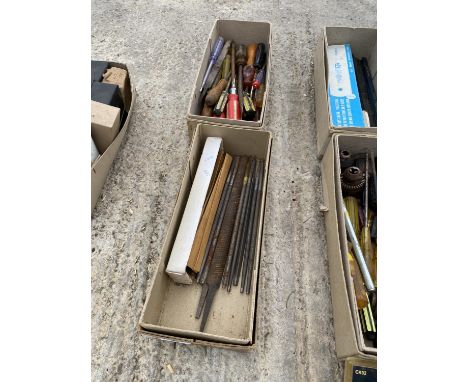 AN ASSORTMENT OF TOOLS TO INCLUDE SCREW DRIVERS AND FILES ETC 