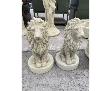 AN AS NEW EX DISPLAY CONCRETE PAIR OF SCAR LION FIGURES *PLEASE NOTE VAT TO BE PAID ON THIS ITEM* 