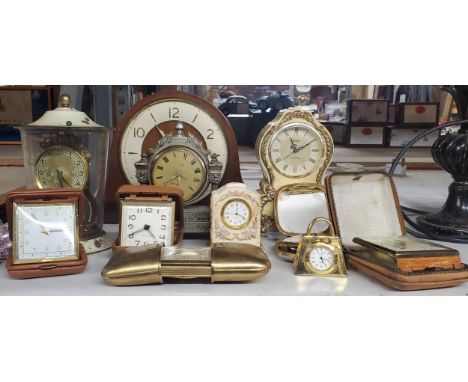 A COLLECTION OF VINTAGE CLOCKS TO INCLUDE WESTCLOX, EUROPA, MANTLE CLOCK ETC 