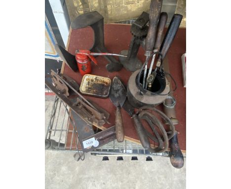 AN ASSORTMENT OF ITEMS TO INCLUDE A GLUE POT, A COBBLERS LAST AND TOOLS ETC 
